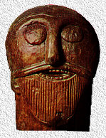 Male head with beard - this is a detail from the incredibly decorated wagon that were found in the Oseberggrave, the grave of a Drottning (Queen).
The Vikings were very skillful woodcarvers and decorated happily every daily useage tool.